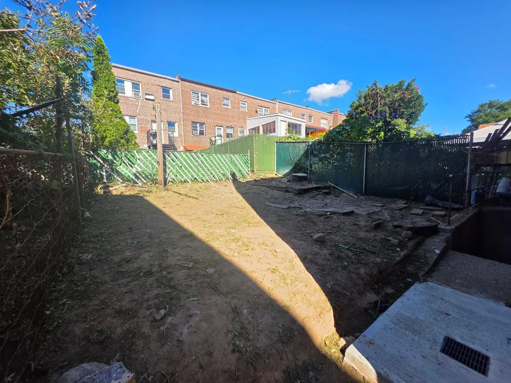 Top-rated lawn care service for beautiful yards in New York, NY by M&M Tree Cutting