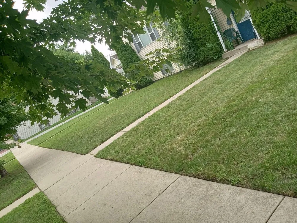 Top-rated garden landscaping in East Chicago, IN by MMNHD Truck Hauling