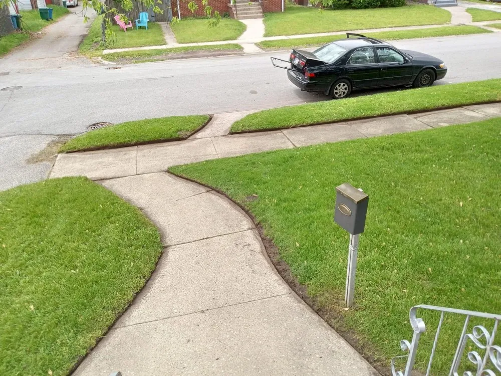 Professional lawn mowing service experts serving East Chicago, IN - MMNHD Truck Hauling