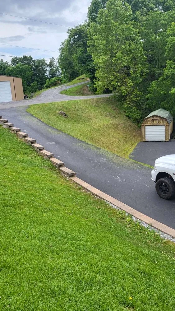 Top-rated lawn mowing service in Clintwood, VA - MMS Landscaping