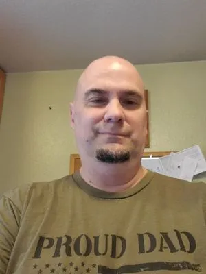 Mo Greens Lawn Service Logo