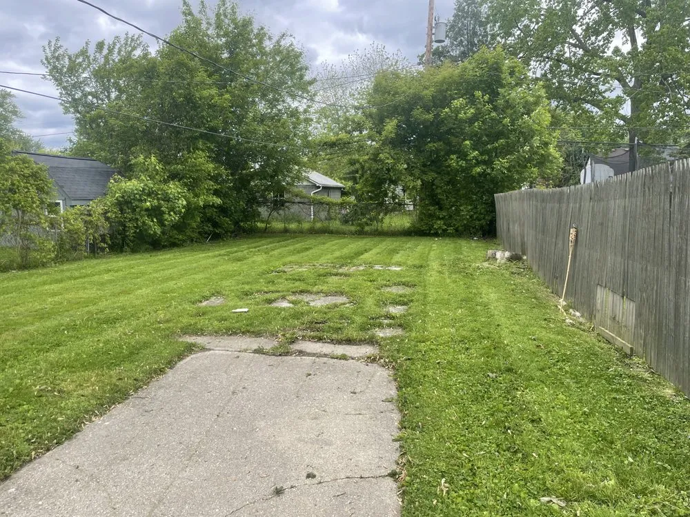 Reliable yard cleanup service experts serving Detroit, MI - M&O Landscaping