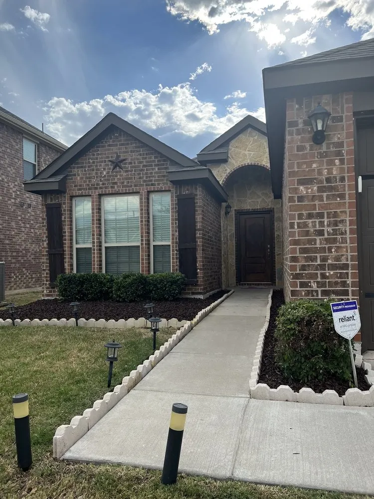 Top-rated yard cleanup service with custom design in Oak Point, TX by Mo-N-Grow Lawn Care Service