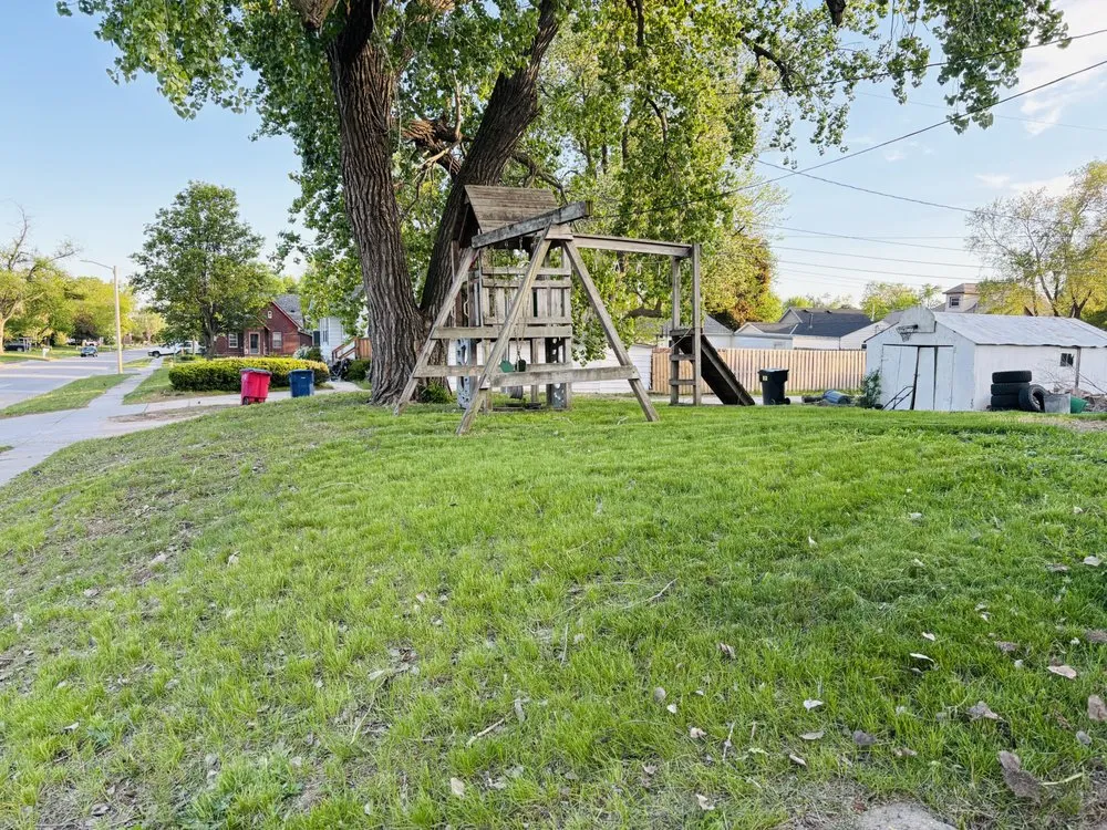 Affordable lawn mowing service in Omaha, NE - Moars Lawn and Services