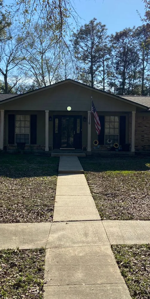 Affordable lawn care service for year-round maintenance in Mobile, AL by Mobile Lawncare