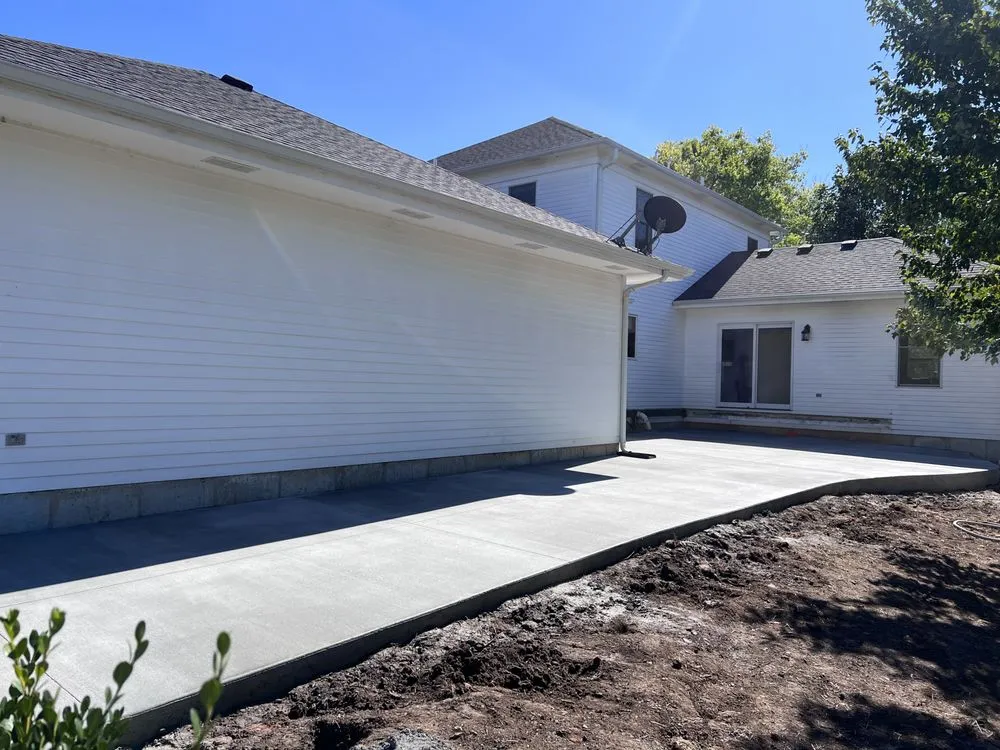 Reliable yard cleanup service for homes across Kansas City, MO - Modern Collar