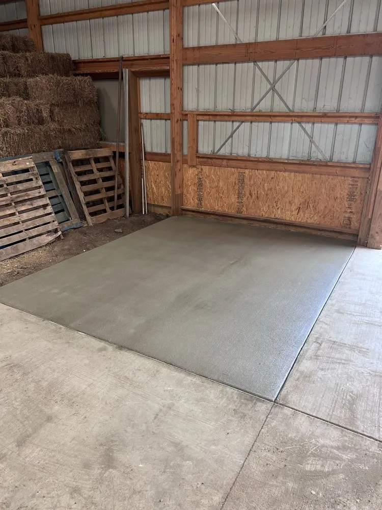 Professional lawn care service experts serving Kansas City, MO - Modern Collar