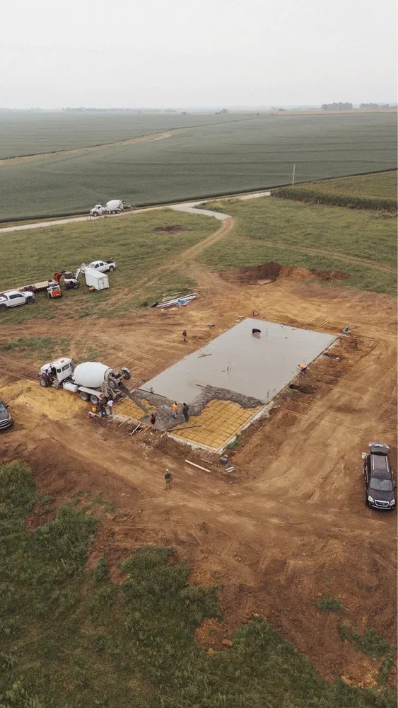 Trusted landscape installation for year-round maintenance in Kansas City, MO by Modern Collar