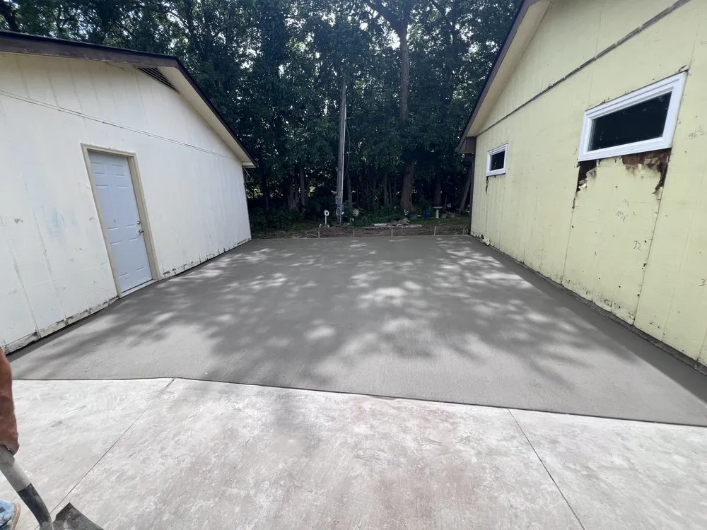 Affordable yard cleanup service experts serving Kansas City, MO - Modern Collar