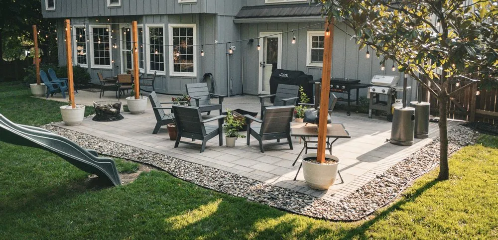 Reliable lawn mowing service experts serving Kansas City, MO - Modern Collar