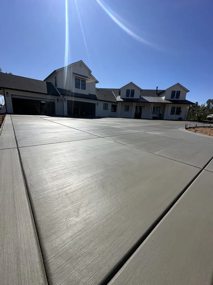 Affordable landscape installation for year-round maintenance in Auburn, CA by Modern Era Landscape