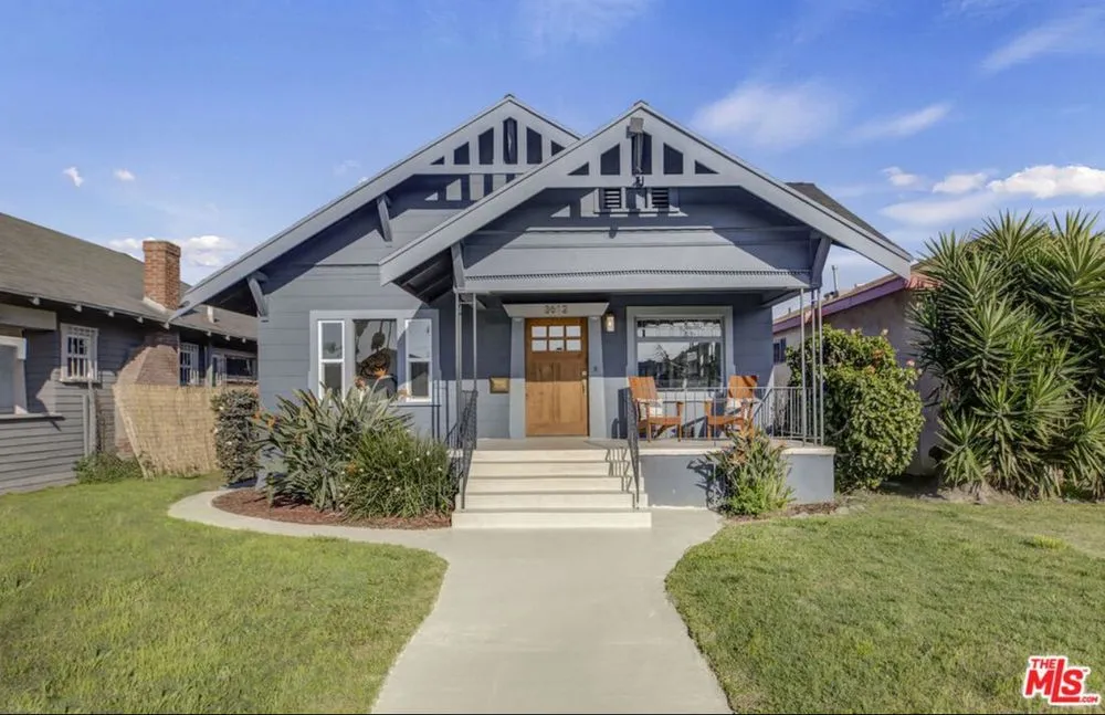 Professional lawn care service in Las Vegas, NV - Modern House