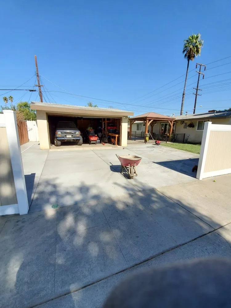 Affordable landscape design in Redlands, CA by Modern Landscape