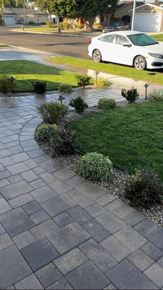 Reliable residential landscaping in Costa Mesa, CA - Modern Lawns