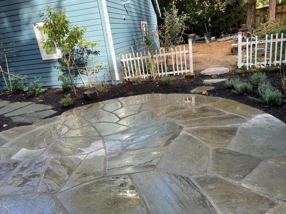 Reliable outdoor landscaping in Redmond, WA by Modern Lots