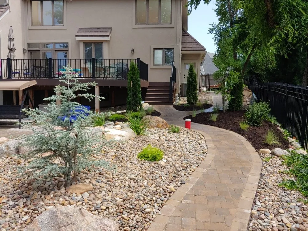 Top-rated outdoor landscaping in Lenexa, KS - Modern Marvels