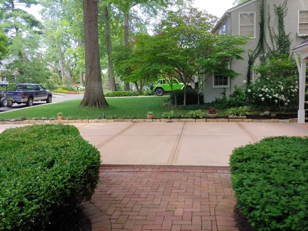 Top-rated residential landscaping in Lenexa, KS - Modern Marvels