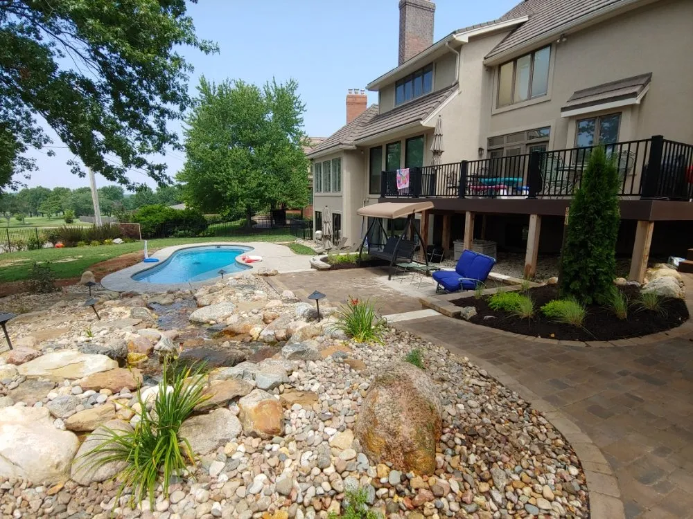 Custom lawn mowing service for beautiful yards across Lenexa, KS - Modern Marvels