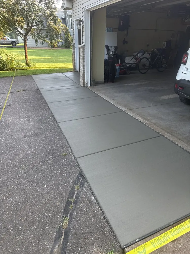 Professional residential landscaping in Albertville, MN by Modern Mix