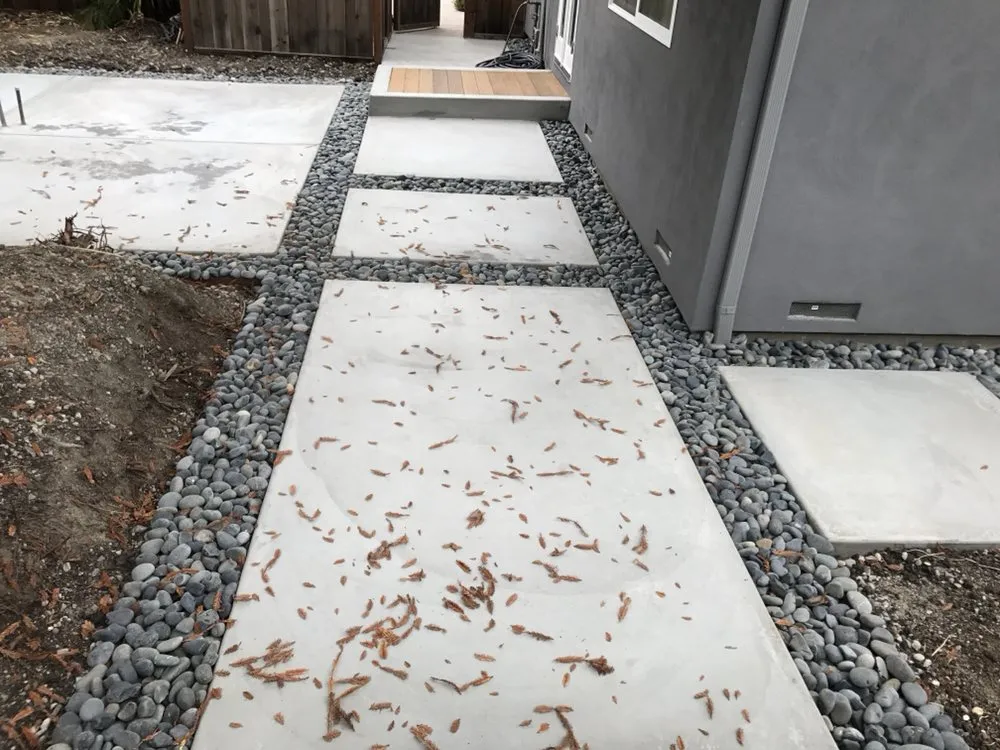 Custom lawn care service for homes across Los Altos, CA - Modern Paving