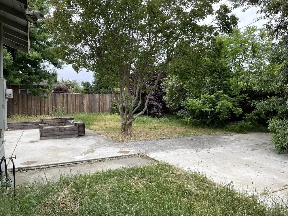 Custom garden landscaping in Modesto, CA by Modesto Lawn Mow