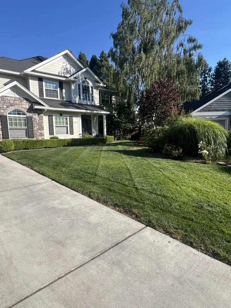 Trusted landscaping services experts serving White City, OR - Moes Landscape Maintenance