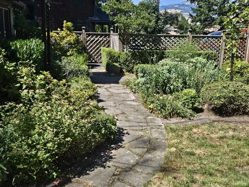 Custom landscaping services in White City, OR - Moes Landscape Maintenance