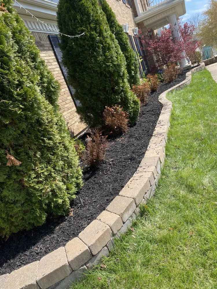 Top-rated lawn mowing service experts serving Saint Louis, MO - Moe’s Landscaping