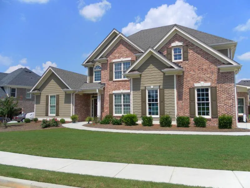 Expert outdoor landscaping with custom design in Norfolk, VA by Moe's Lawn Care