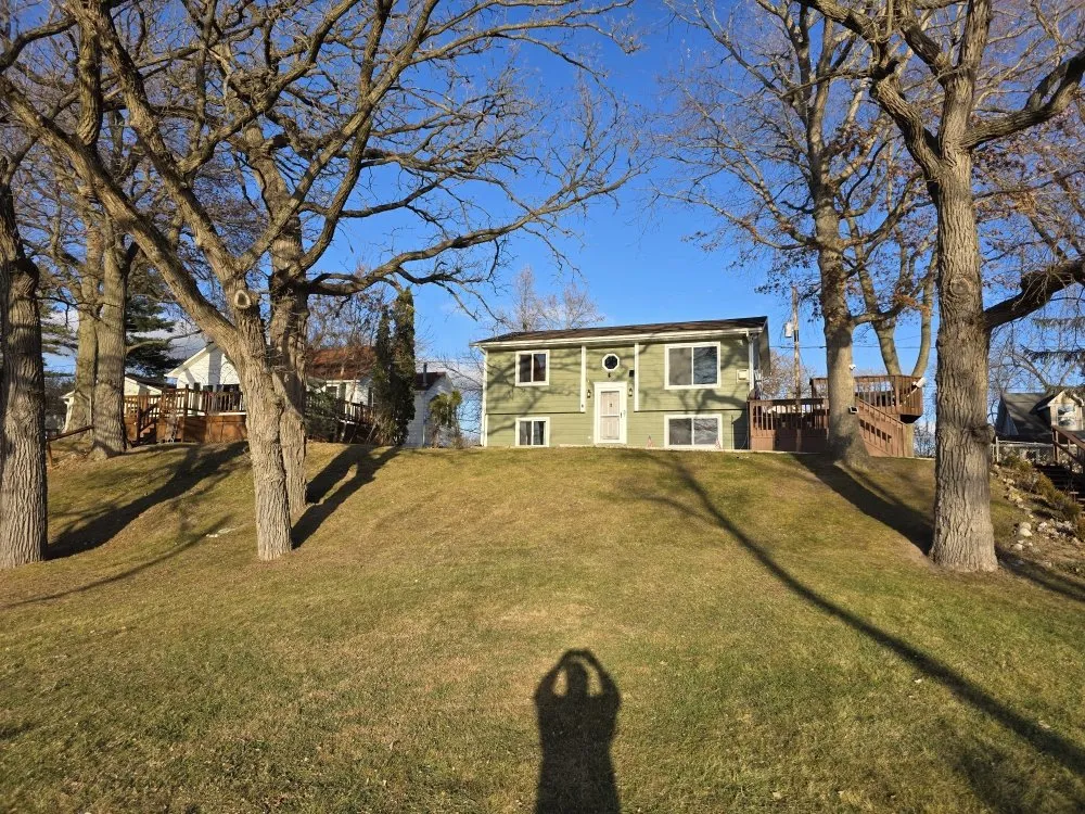 Reliable lawn care service experts serving Spring Grove, IL - Moganzer