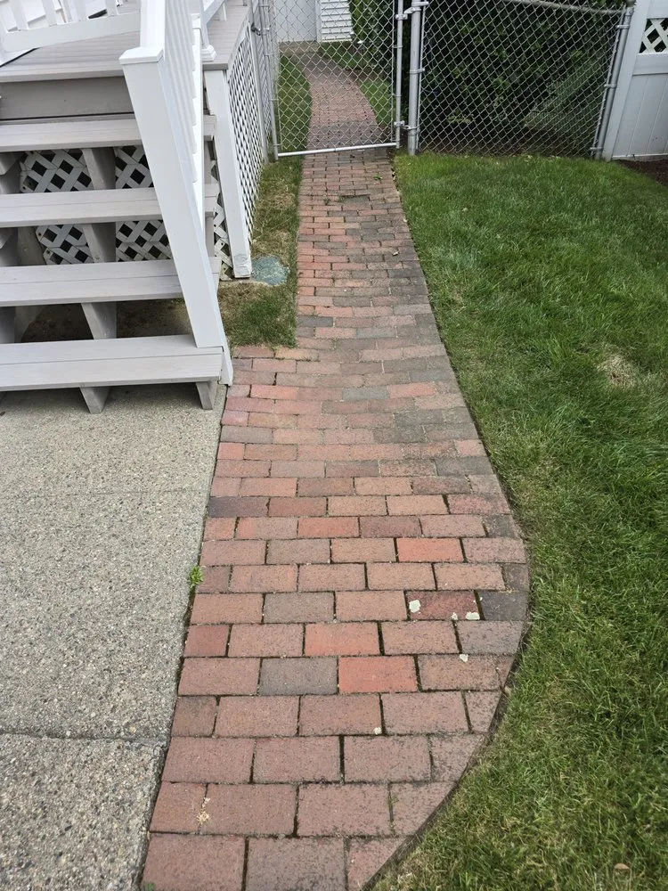 Expert yard cleanup service for homes in Cumberland, RI by Mohr Landscape