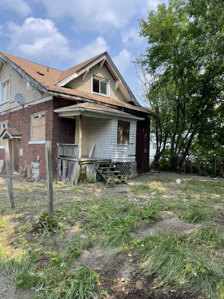 Trusted yard cleanup service in Detroit, MI - Moireservicesllc