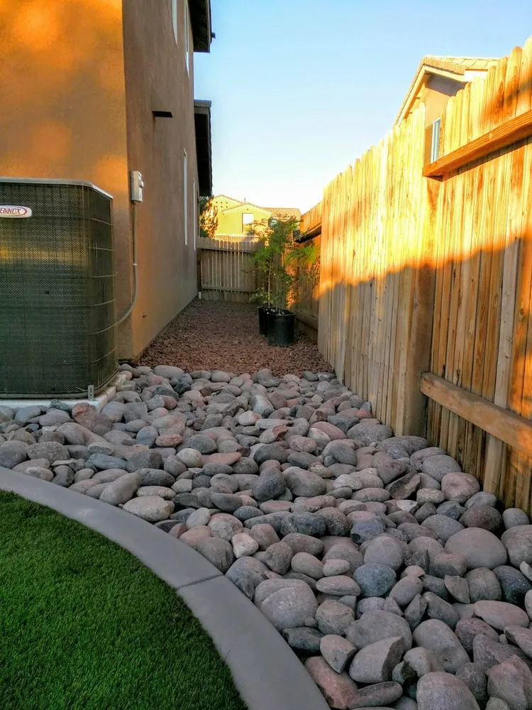 Local yard maintenance in Apple Valley, CA - Mojave Curb and Turf