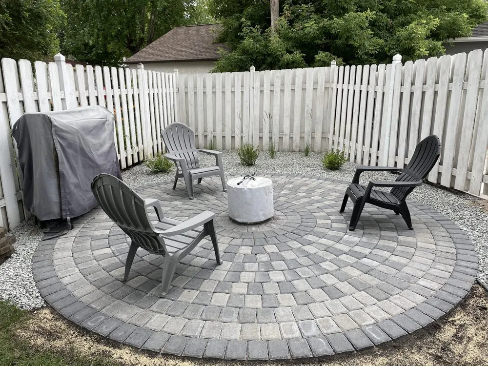 Affordable yard maintenance for homes in Minneapolis, MN by Mojestic Landscape