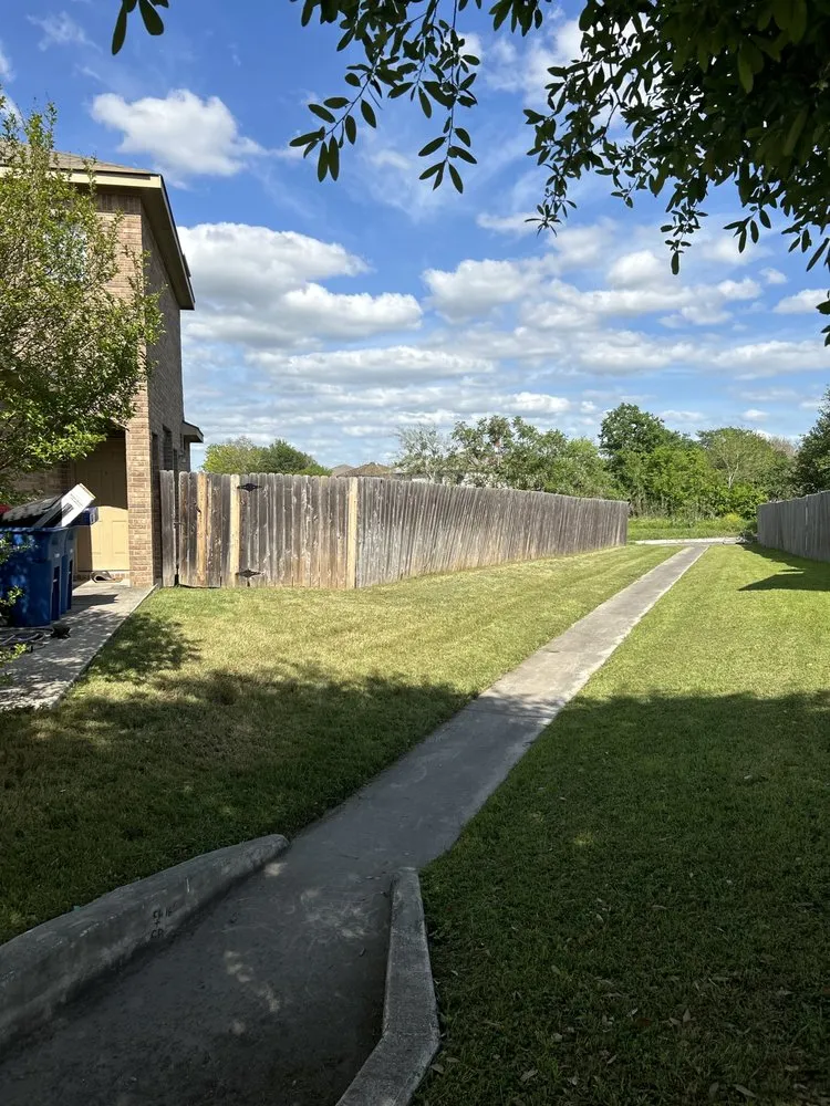 Reliable garden landscaping experts serving Seguin, TX - Molina Landscape