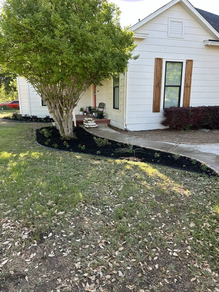 Reliable lawn mowing service experts serving Seguin, TX - Molina Landscape