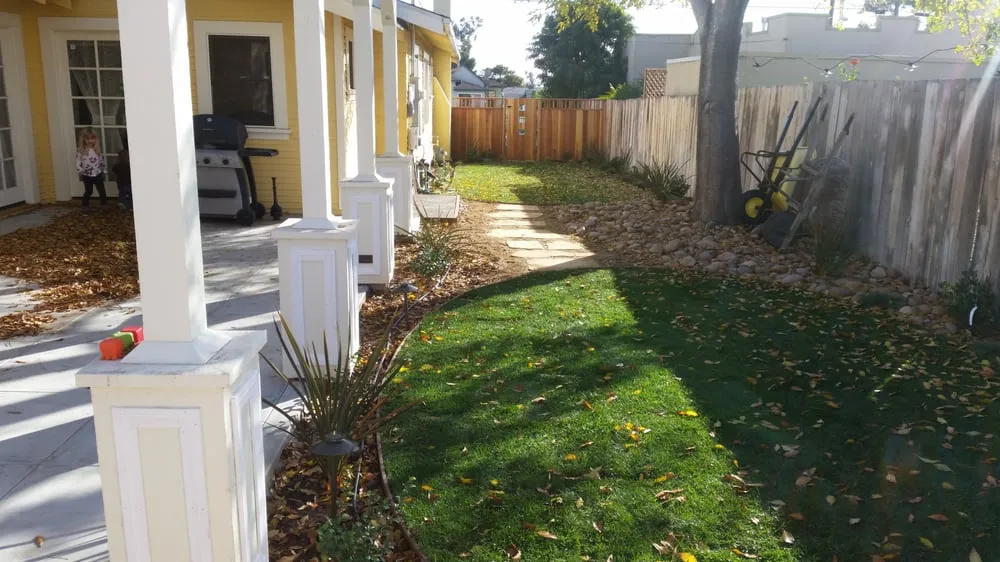 Affordable lawn care service in Oceanside, CA - Molina's Exterior