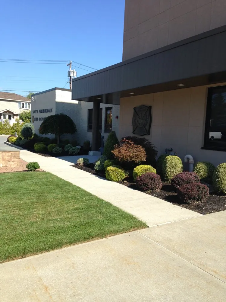Top-rated lawn mowing service for beautiful yards in Farmingdale, NY by Molloy Landscaping