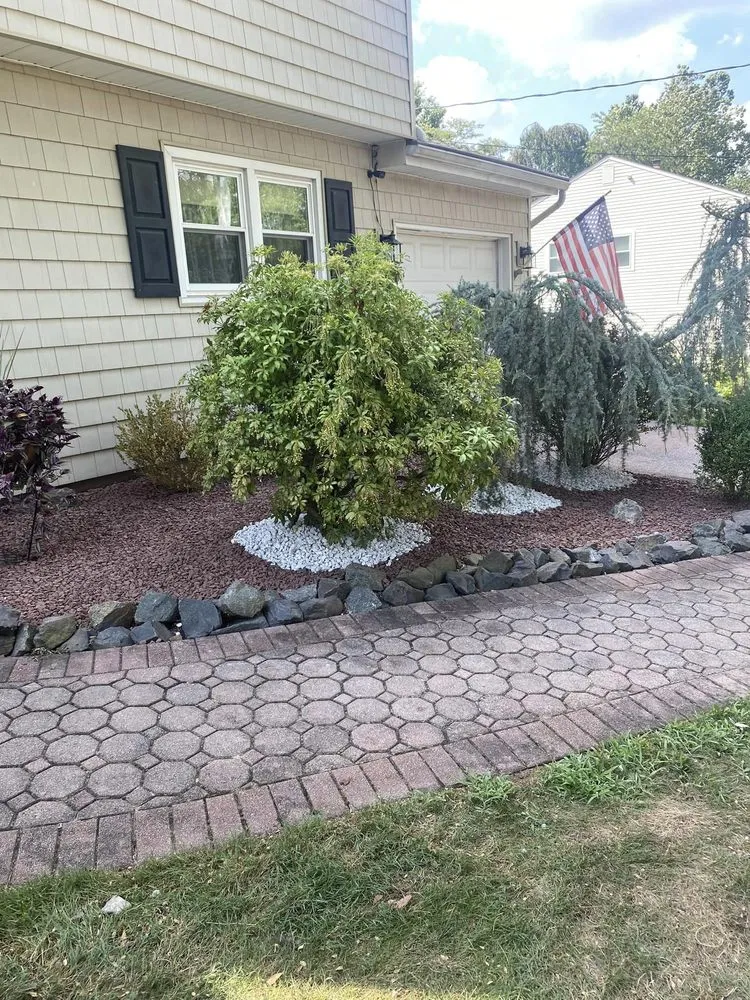 Custom residential landscaping in Sayreville, NJ - Molteg Landscaping and Design