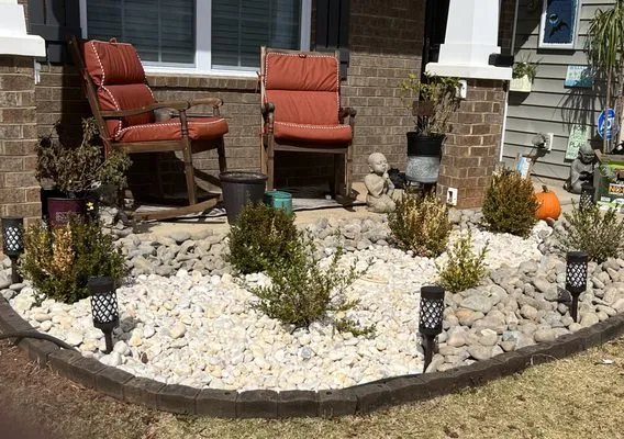 Mom and Pops Mulch Yard Logo