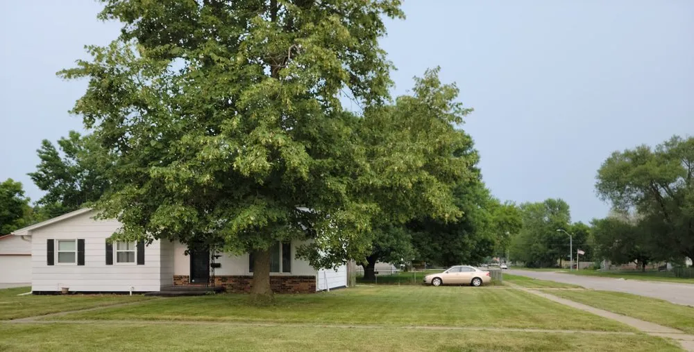 Professional garden landscaping with custom design in Altoona, IA by MoMow lawns