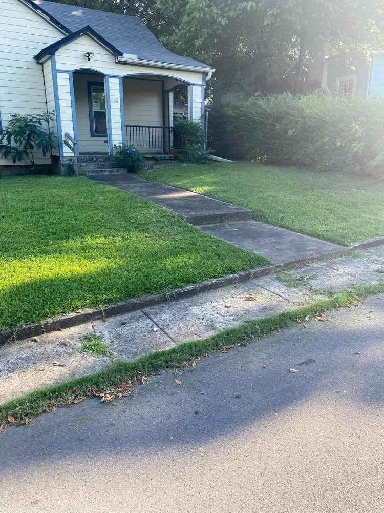 Local garden landscaping experts serving Hot Springs, AR - Mom's Lawn Service