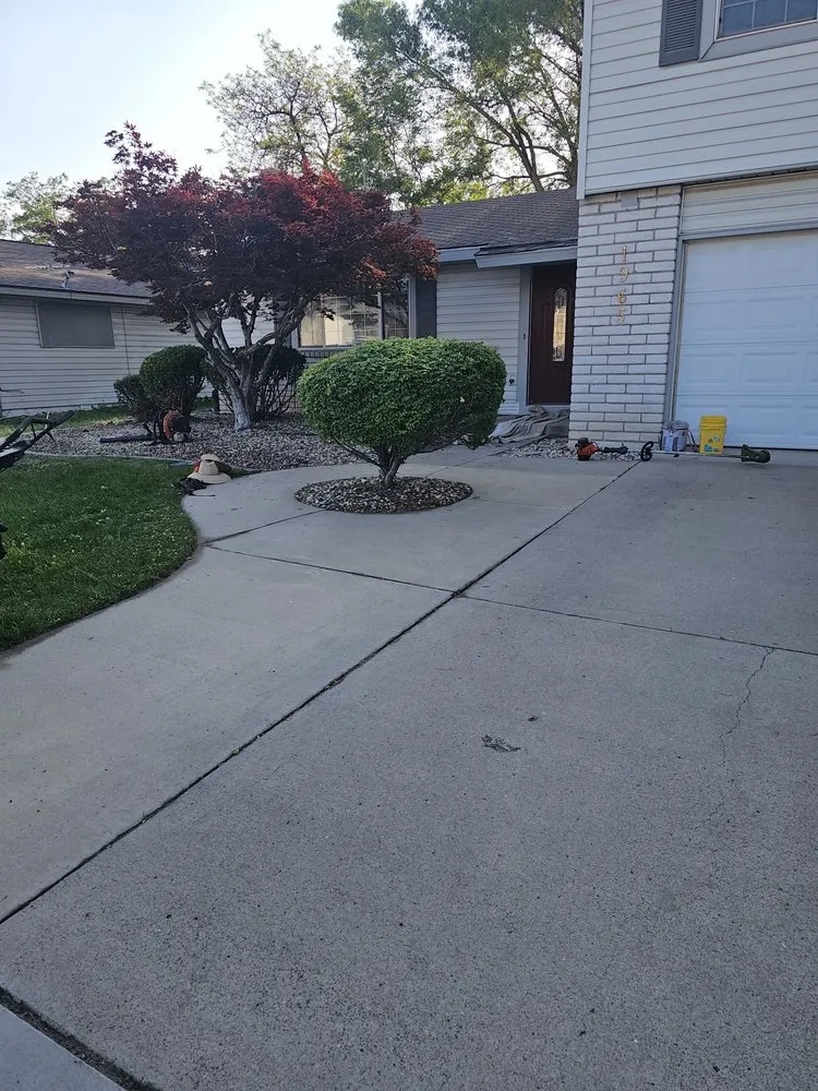 Expert lawn care service experts serving Sparks, NV - Monarcas Lawn Services