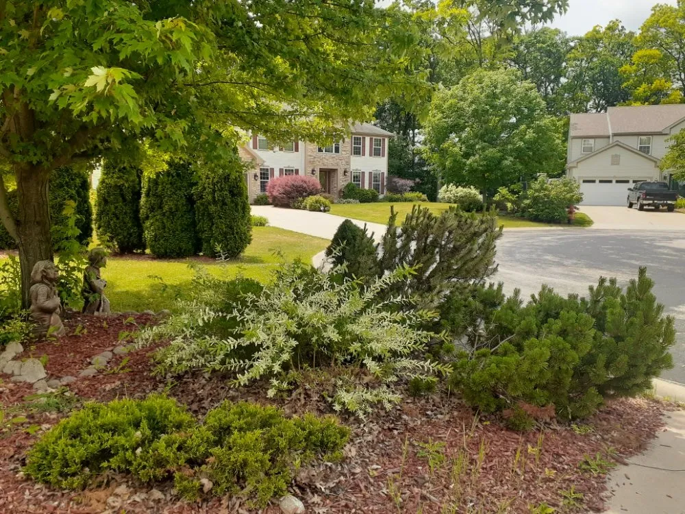 Custom outdoor landscaping in Milwaukee, WI by Mondo's Full Service Lawn Care