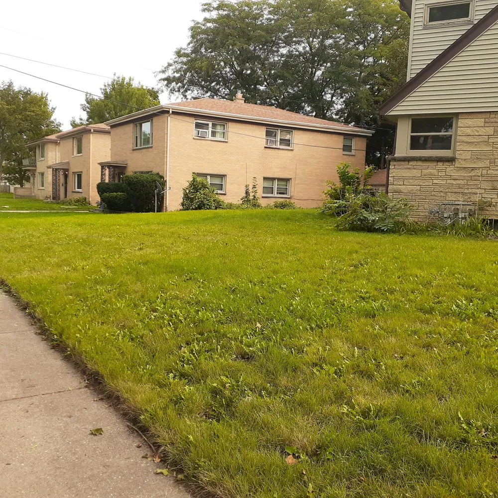 Local yard maintenance for homes across Milwaukee, WI - Mondo's Full Service Lawn Care