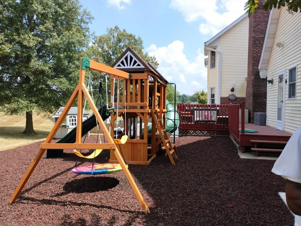 Expert yard maintenance in Cape Girardeau, MO by Mondragon Landscaping & Fencing