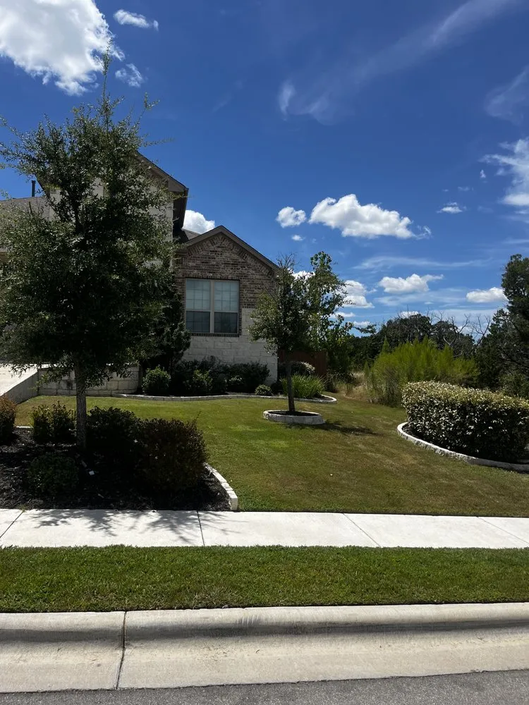 Expert lawn care service in Dripping Springs, TX - Mondragon Landscaping