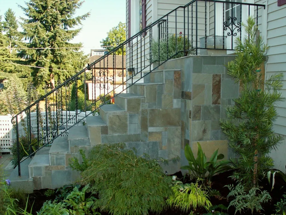Affordable garden landscaping for beautiful yards in West Seattle, WA by Monetti Landscape Design and Construction