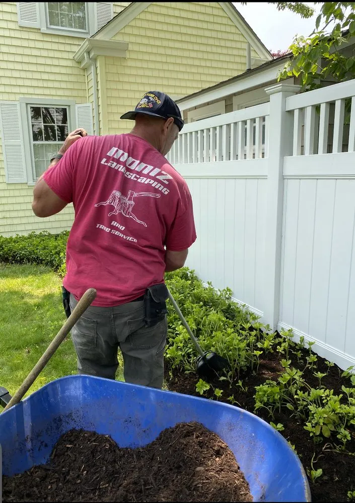 Professional garden landscaping experts serving Dartmouth, MA - Moniz Landscaping