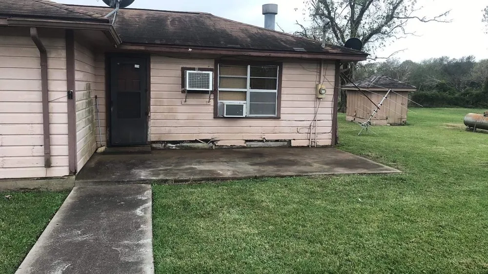 Top-rated yard cleanup service in Sweeny, TX - Monkey Business